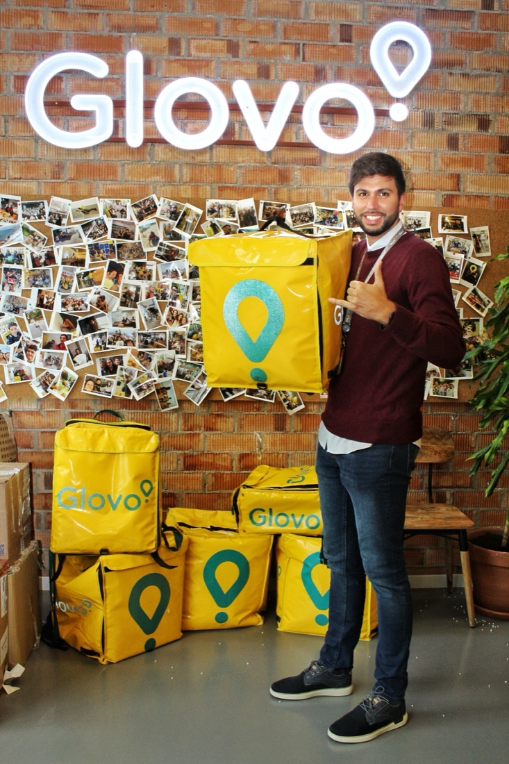 Ángel Aparicio en las oficinas de Glovo